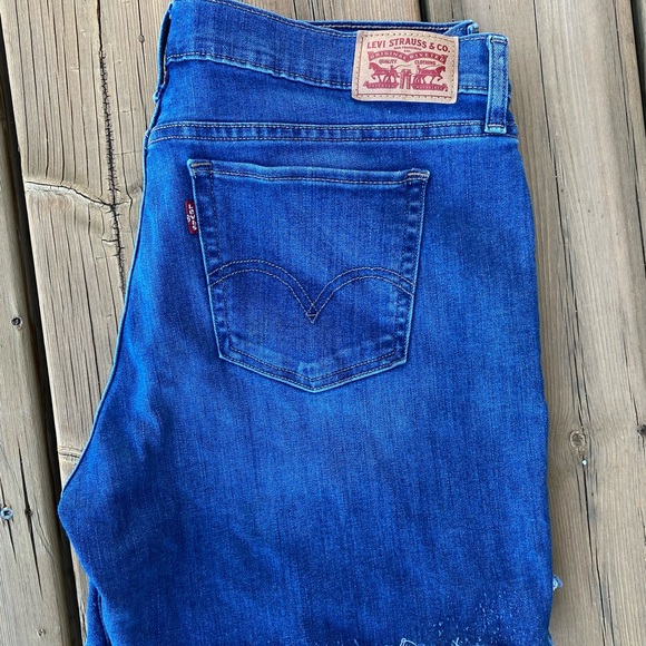 LEVI’S Midrise Jean Shorts - Picture 2 of 3